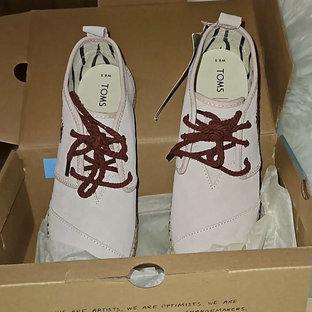 TOMS Floral Embroidery Suede Booties NWT - Picture 3 of 9